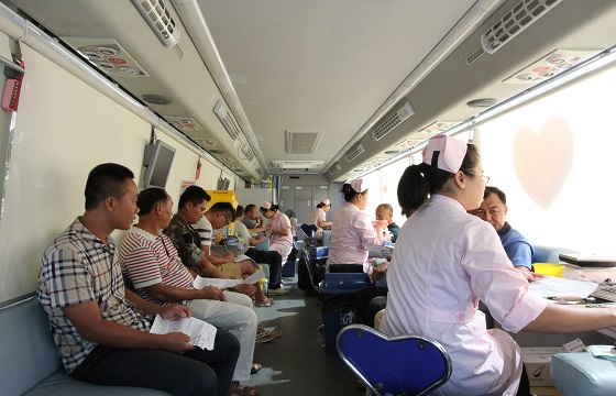 能献血的人占多少人口比例_无偿献血图片(3)