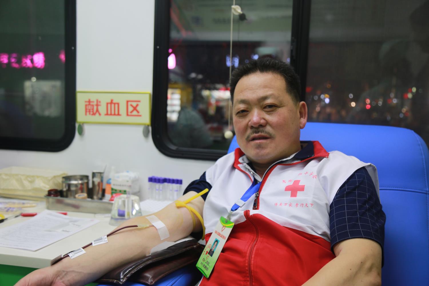 安陆志愿者爱心迎七一