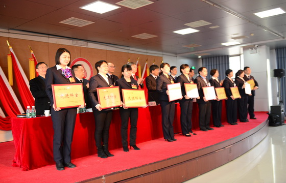 中心副主任程四国同志宣读了《中共河南省红十字血液中心委员会关于