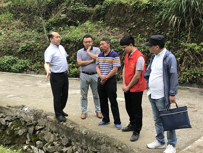 贵州省血液中心赴紫云县大营镇开展健康扶贫工作