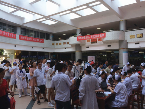 热血仁心医者情!江西省人民医院225名白衣天使捋袖献血