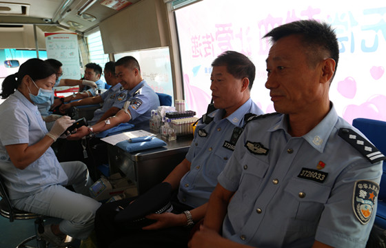 济宁:任城监狱举行"守初心 献爱心"活动